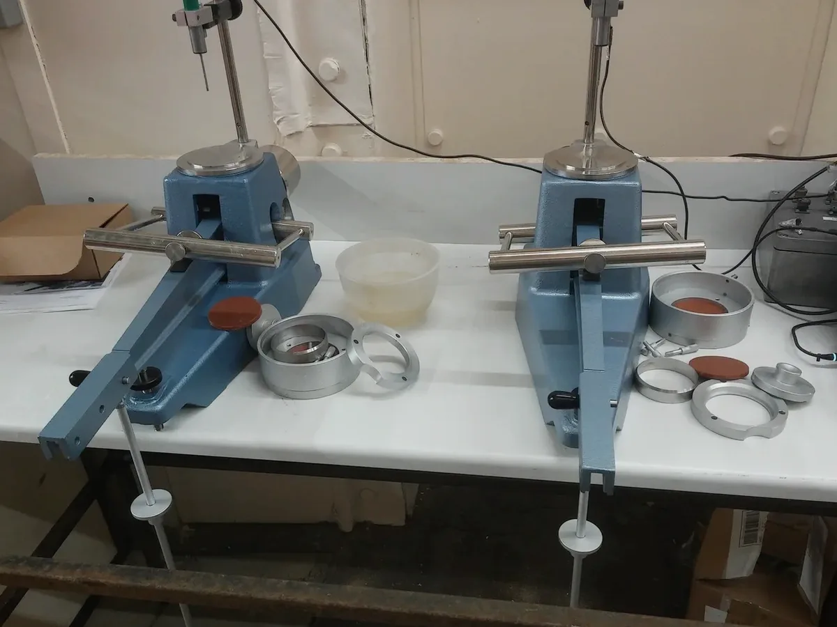 Límites de Atterberg en León: Determinación de Plasticidad del Suelo